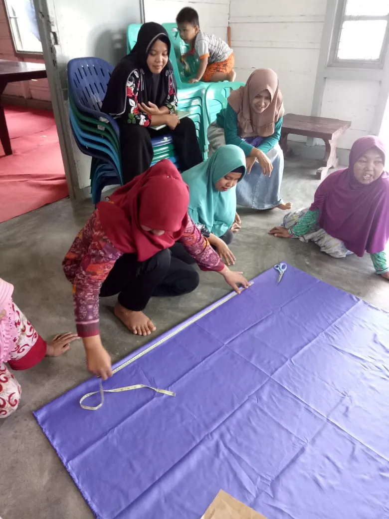 Praktik Produksi & Finishing Busana